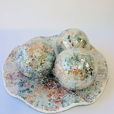 Multi-Colour Spheres with Round Bowl