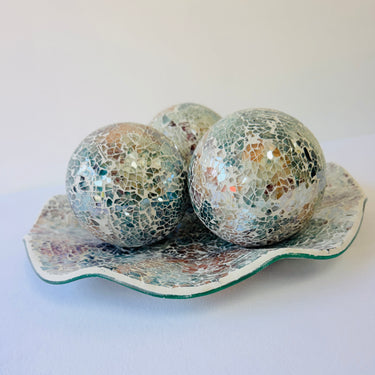 Multi-Colour Spheres with Round Bowl